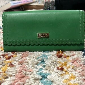 Kelly Green Kate Spade Scalloped Wallet